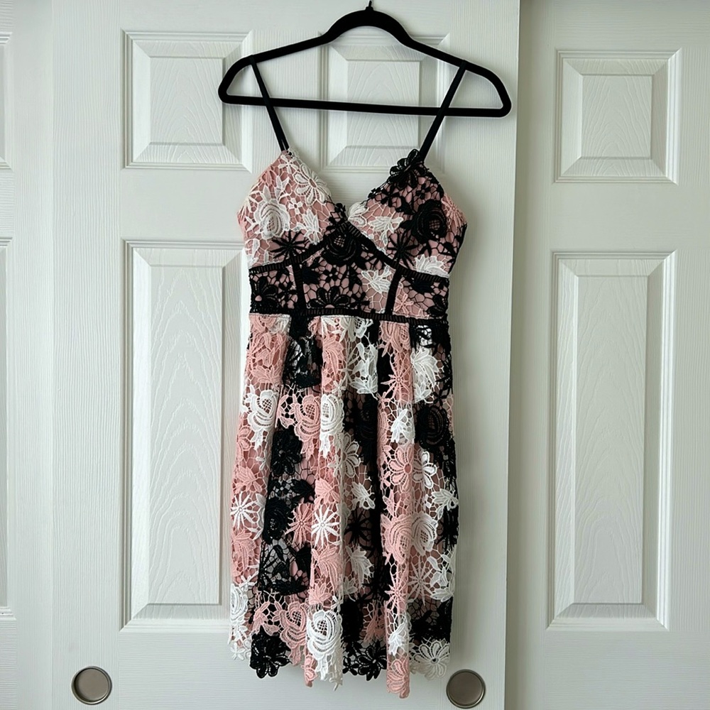 AQUA Bloomingdale’s Multi Lace Empire Waist Cami Dress Pink/White/Black Size XS